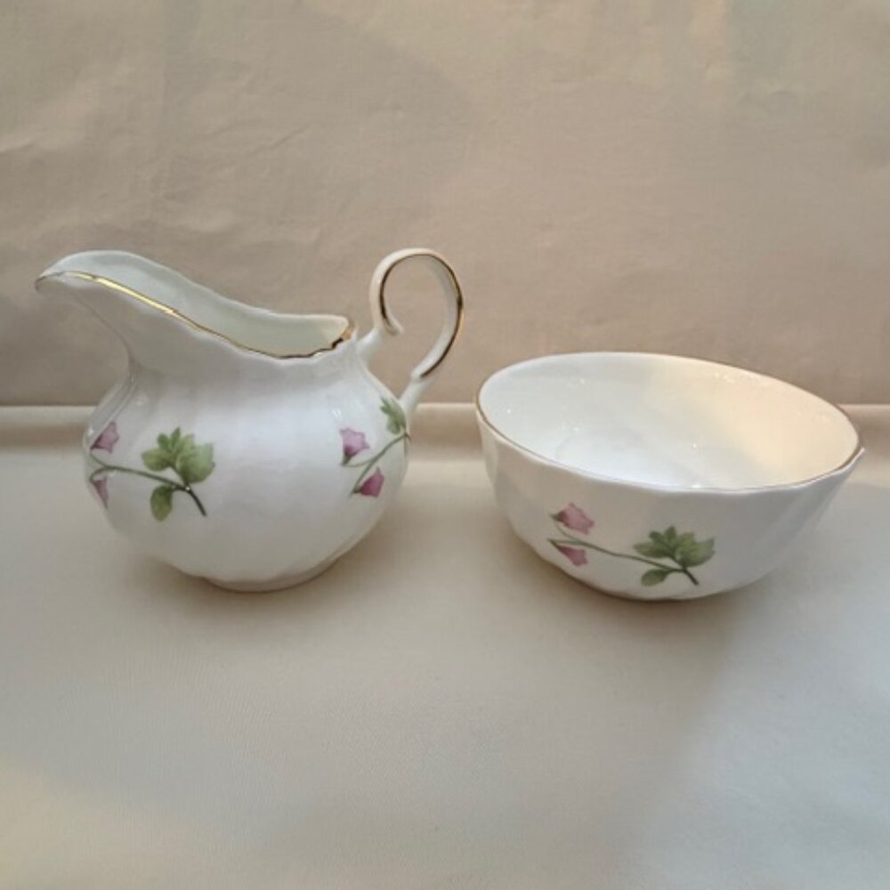Cute Vintage Creamer and Sugar Bowl